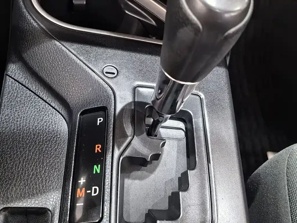 Toyota RAV4 2017 — фото 17