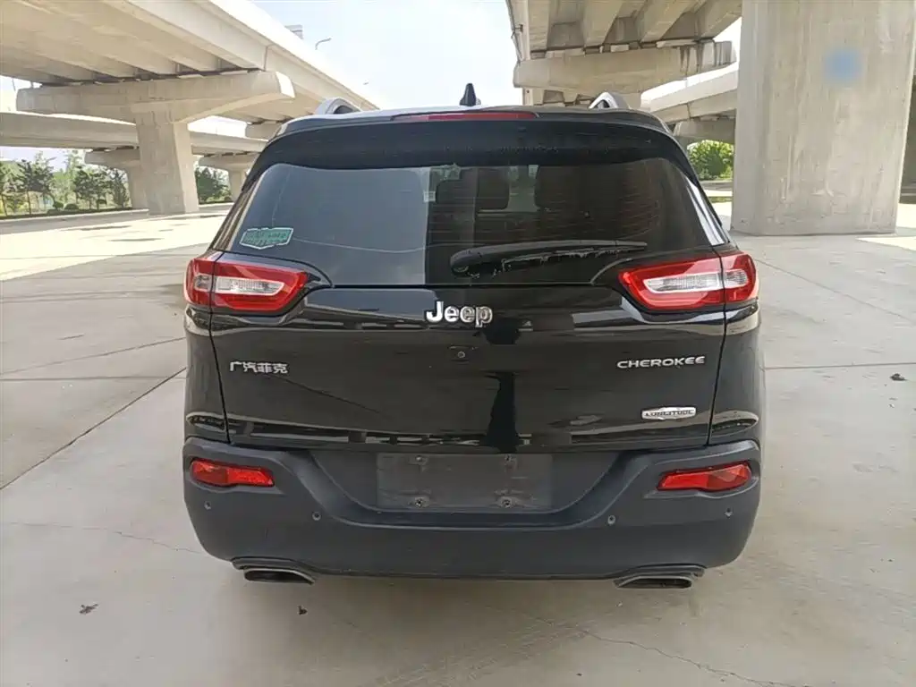 Jeep Cherokee 2017 — фото 6