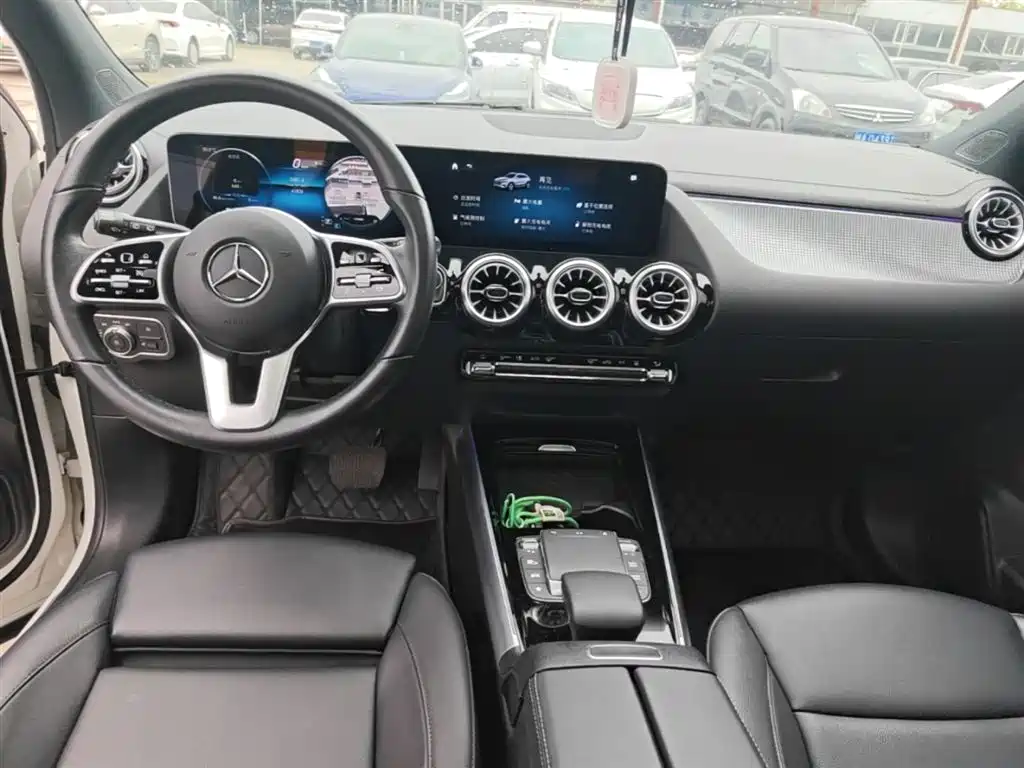 Mercedes-Benz EQA 2023 — фото 10