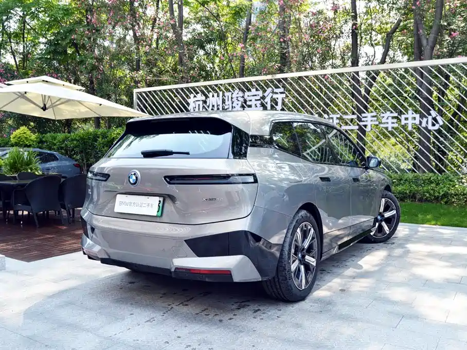 BMW iX 2025