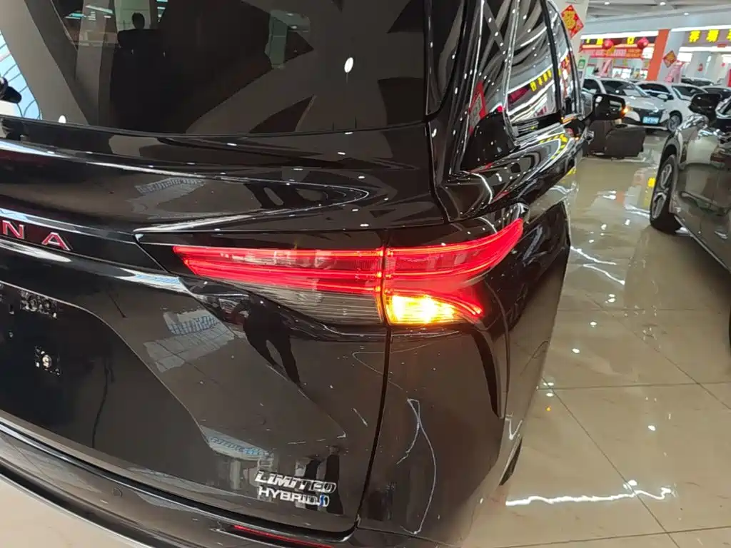 Toyota Sienna 2022 — фото 24