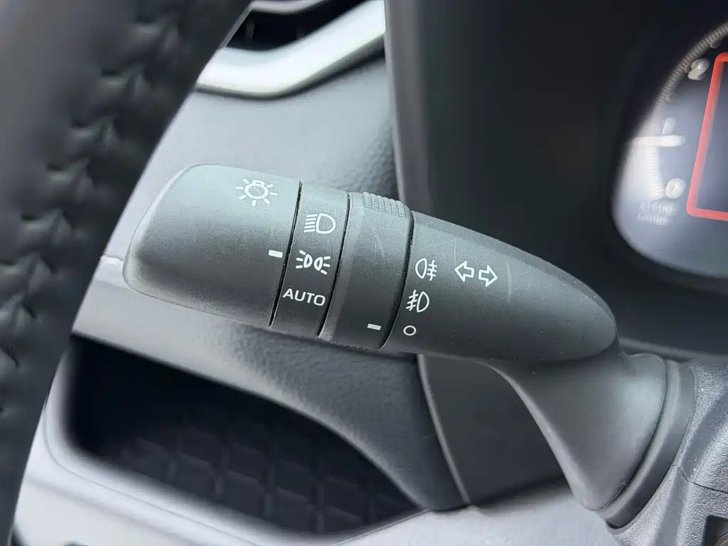 Toyota RAV4 2024 — фото 10