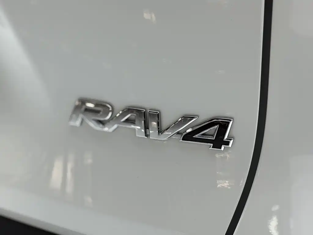 Toyota RAV4 2024 — фото 27