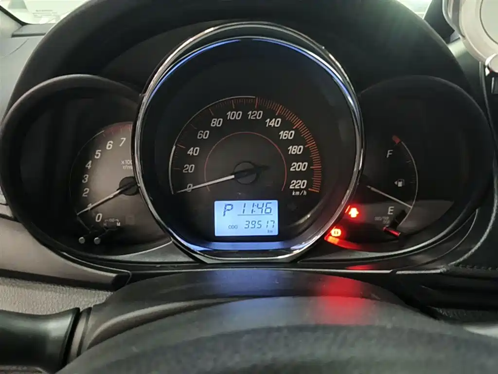Toyota Yaris L 2019 — фото 12