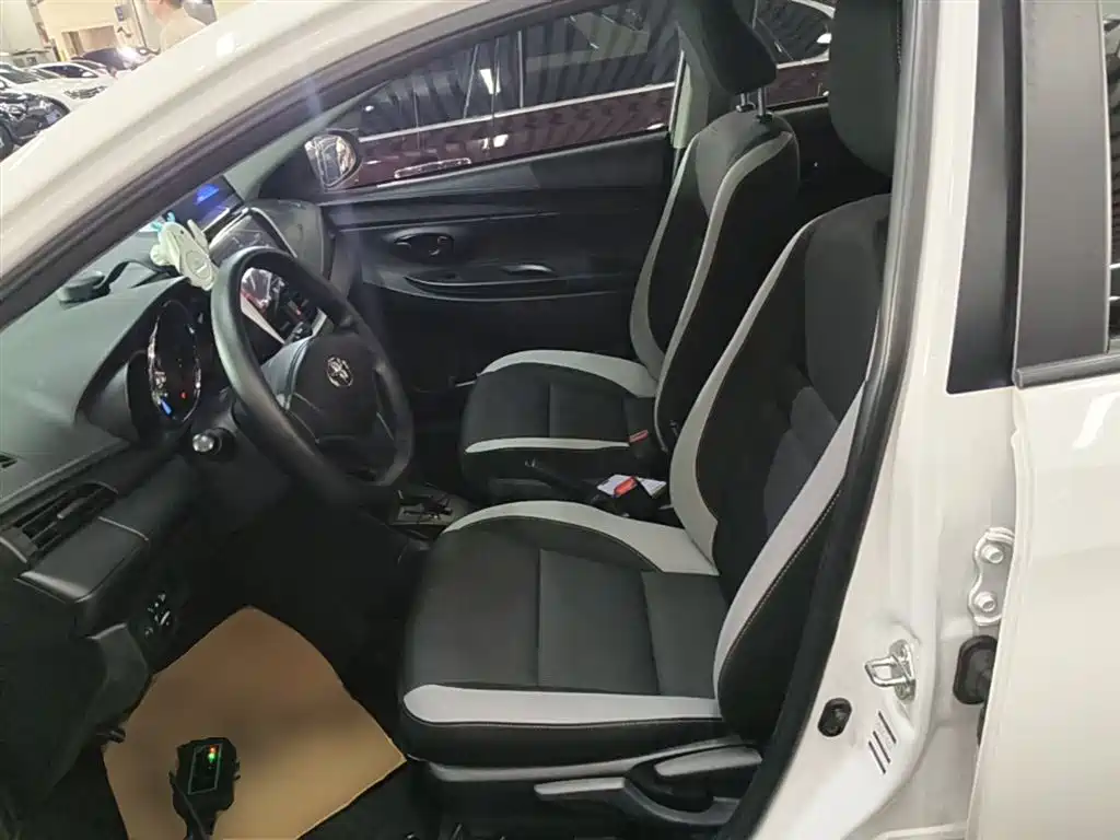 Toyota Yaris L 2019 — фото 15