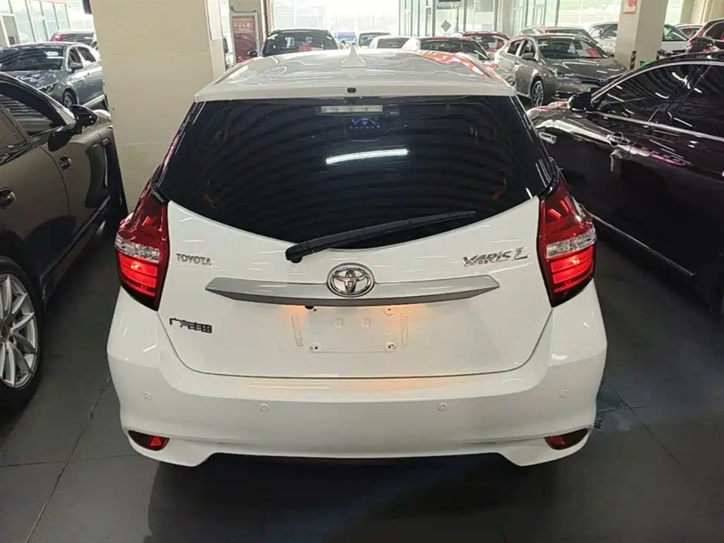 Toyota Yaris L 2019 — фото 6
