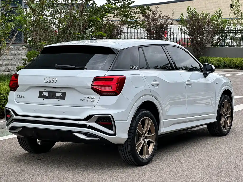 Audi Q2L 2022