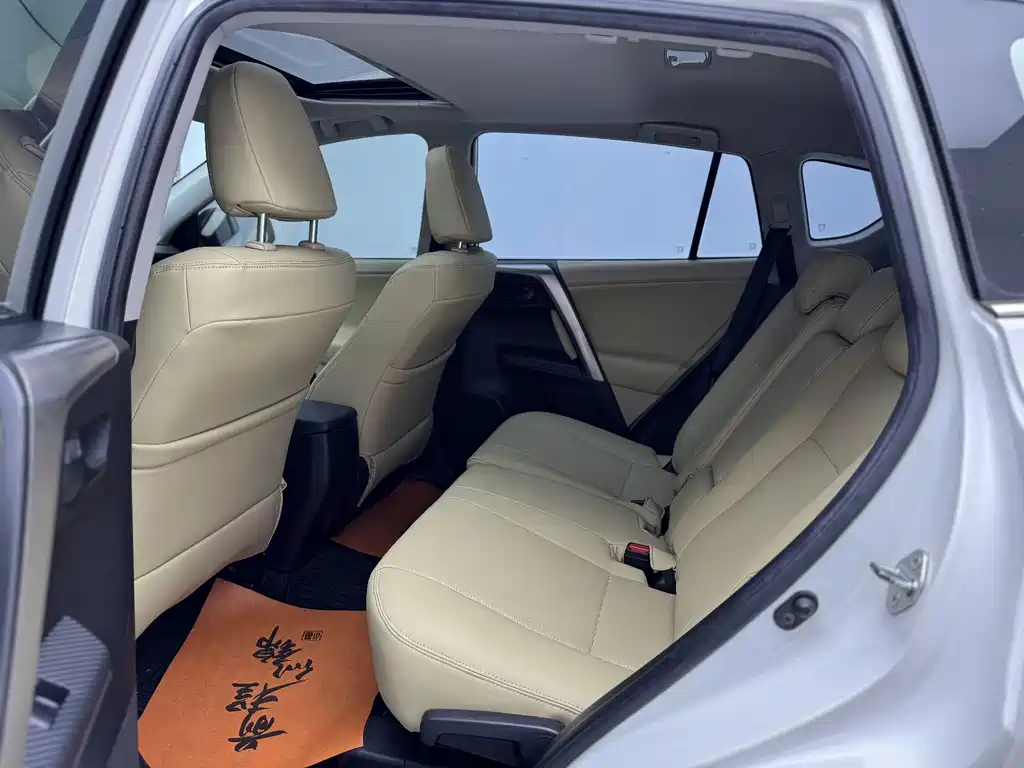 Toyota RAV4 2016 — фото 14