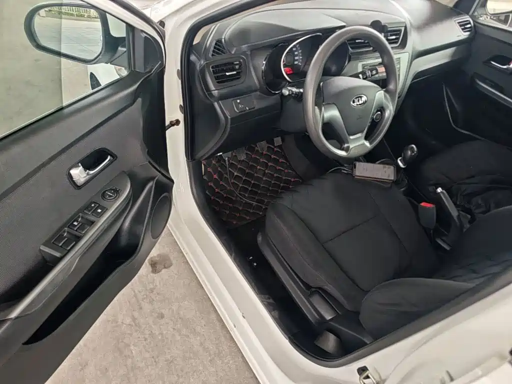 Kia K2 2015 — фото 16