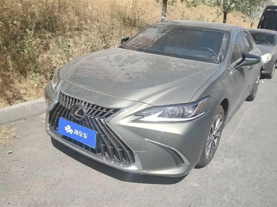 Lexus ES 2024