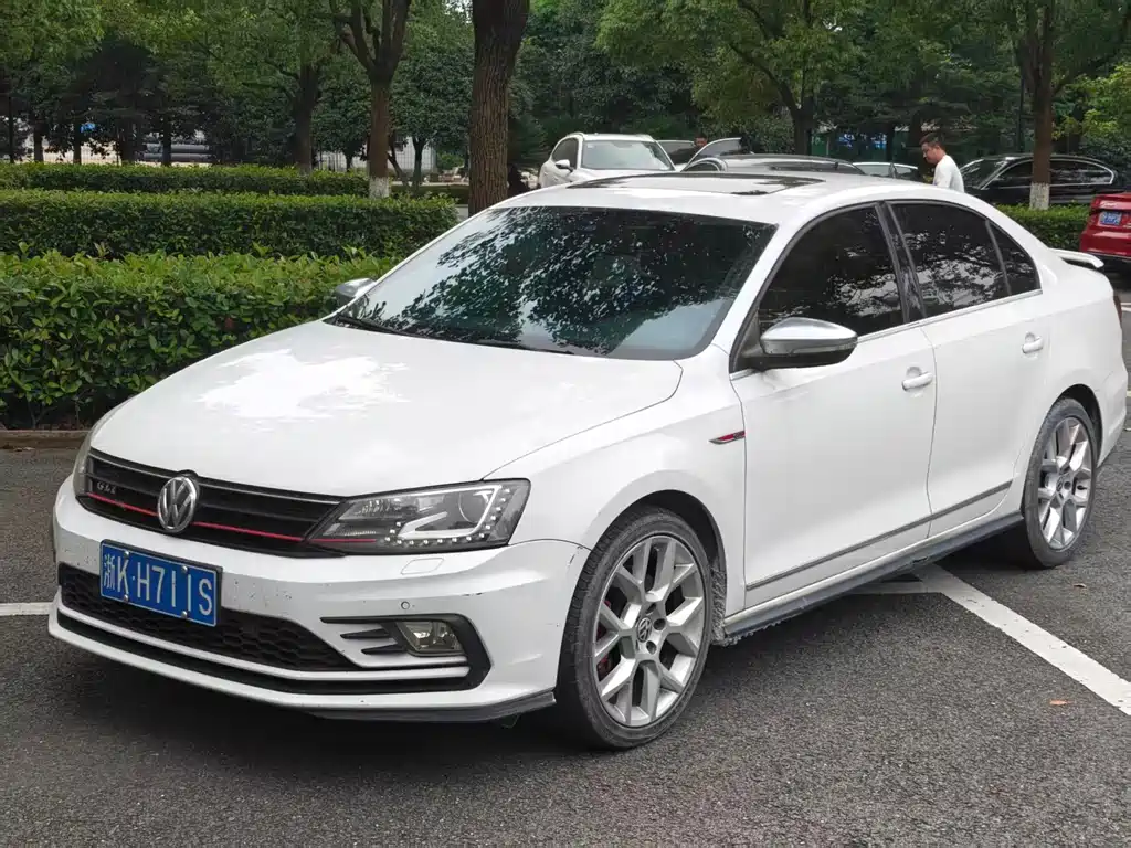 Volkswagen Sagitar 2016