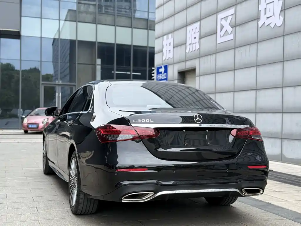 Mercedes-Benz E-Class 2021 — фото 17