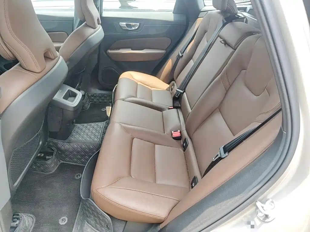 Volvo XC60 2025 — фото 24