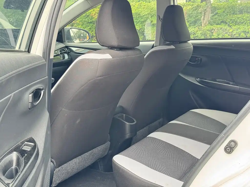 Toyota Yaris L 2021 — фото 10