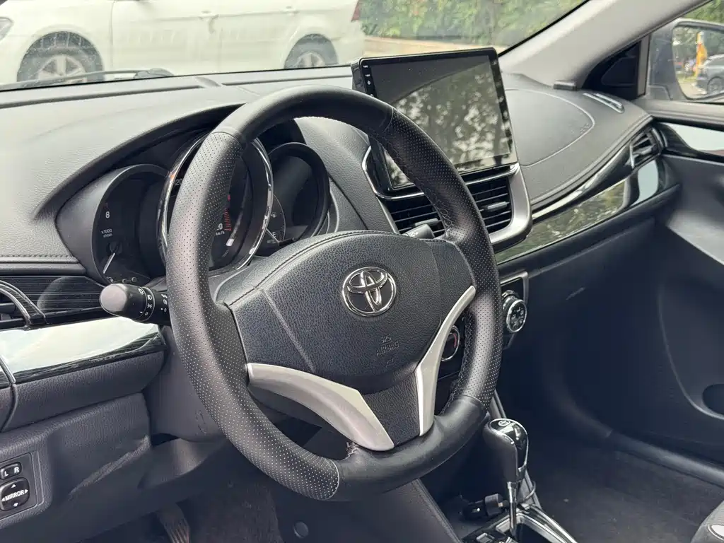 Toyota Yaris L 2021 — фото 8