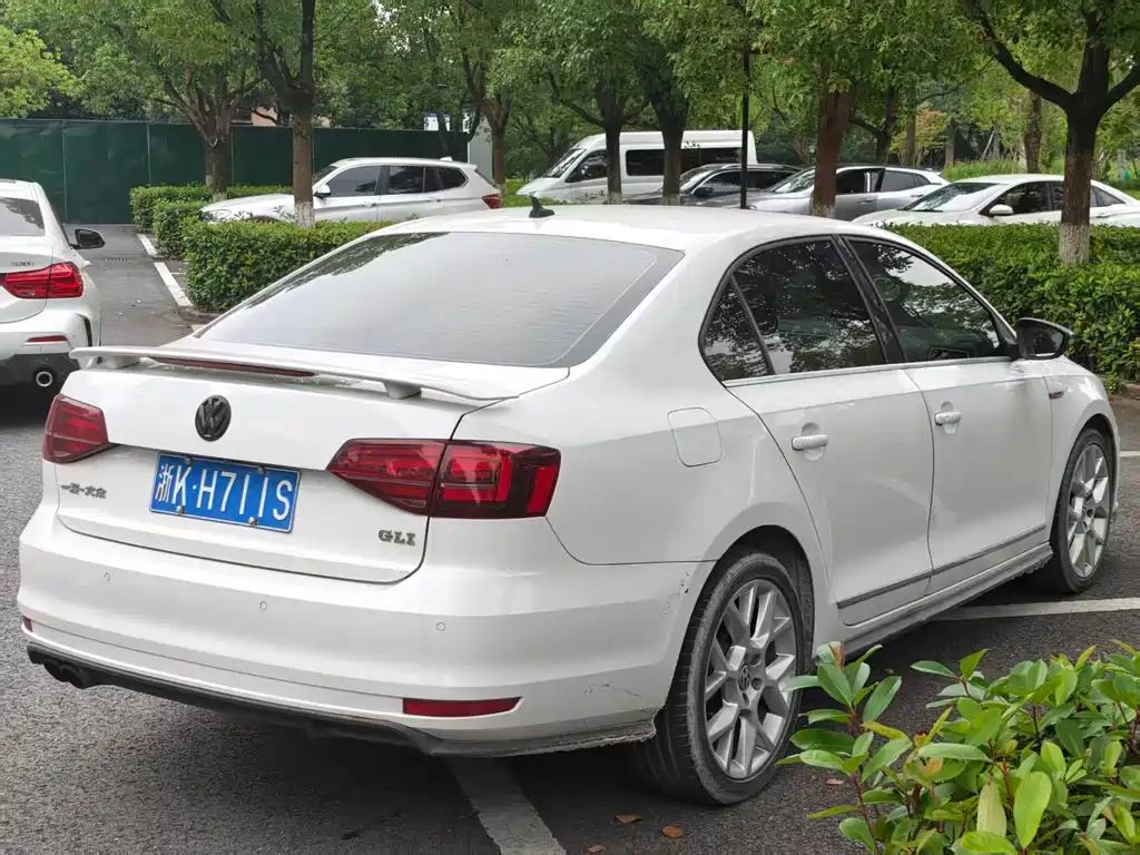 Volkswagen Sagitar 2016