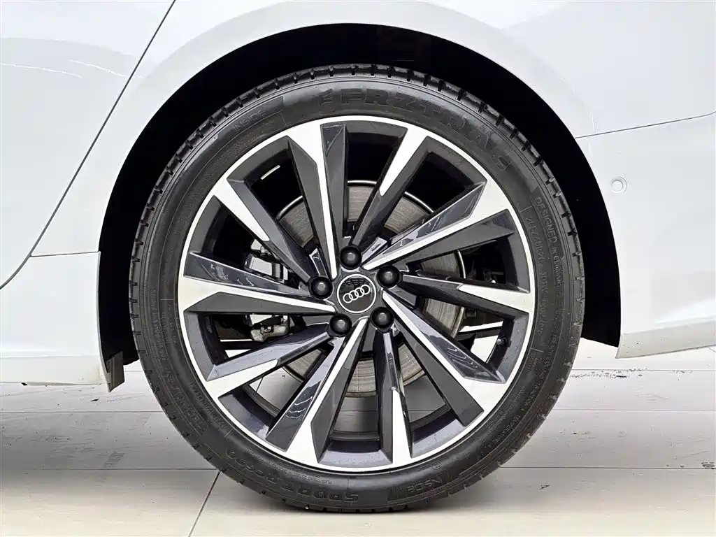 Audi A7L 2024 — фото 17