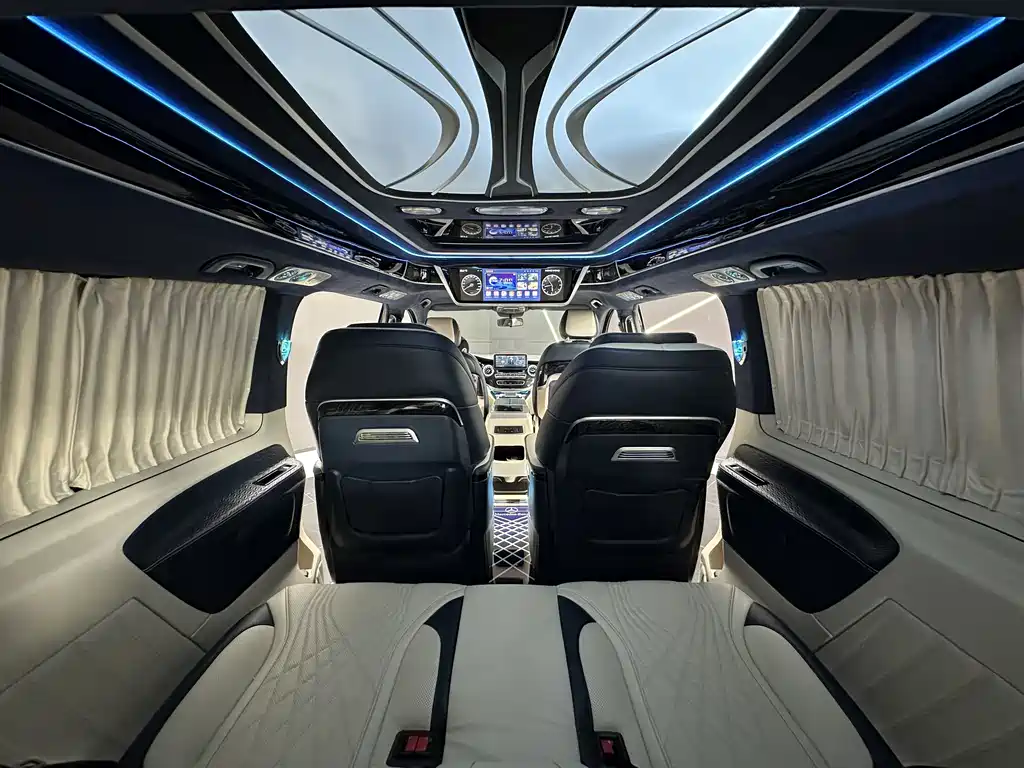 Mercedes-Benz Vito 2023 — фото 18