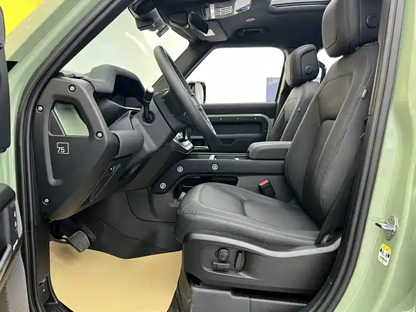 Land Rover Defender 2023