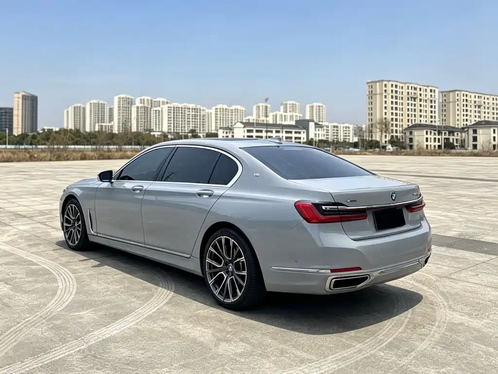 BMW 7 Series 2015 — фото 9