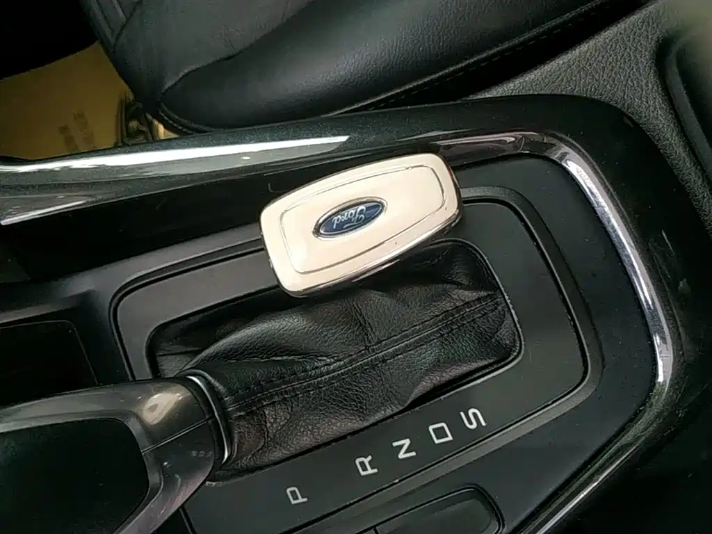Ford Focus 2015 — фото 9