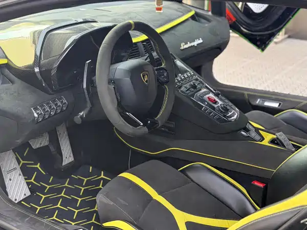 Lamborghini Aventador 2013