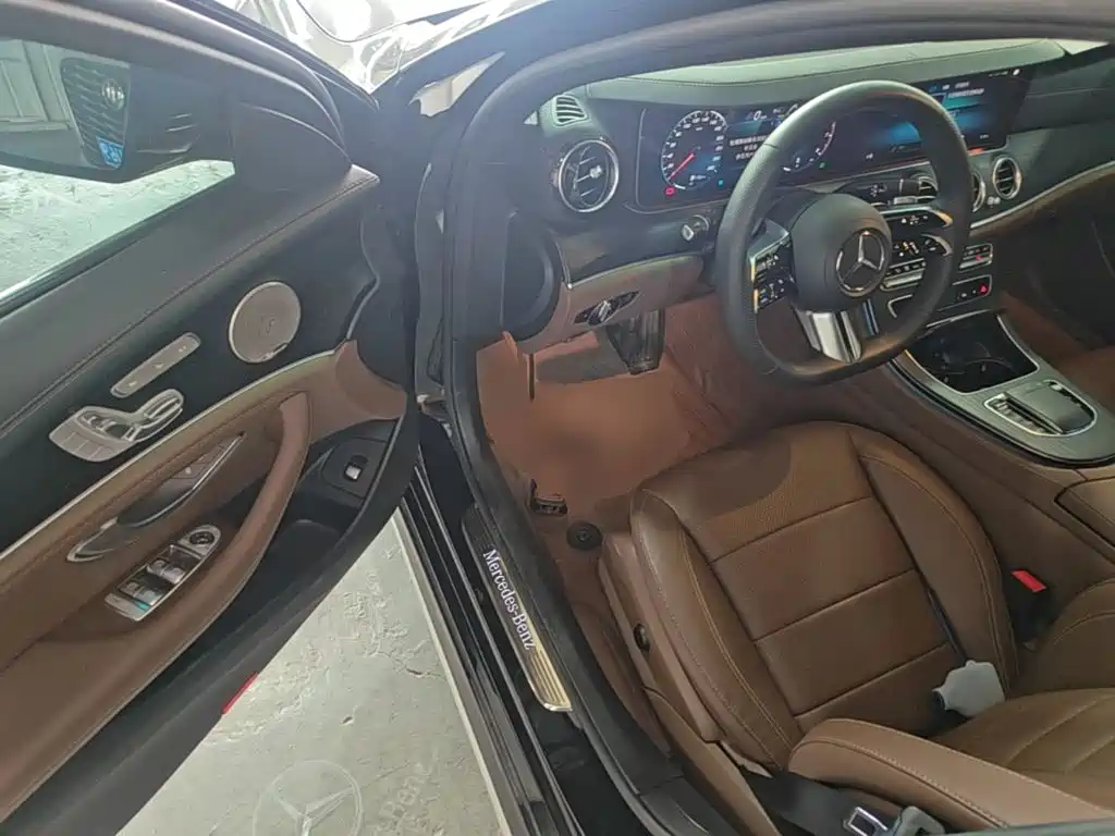 Mercedes-Benz E-Class 2023 — фото 16