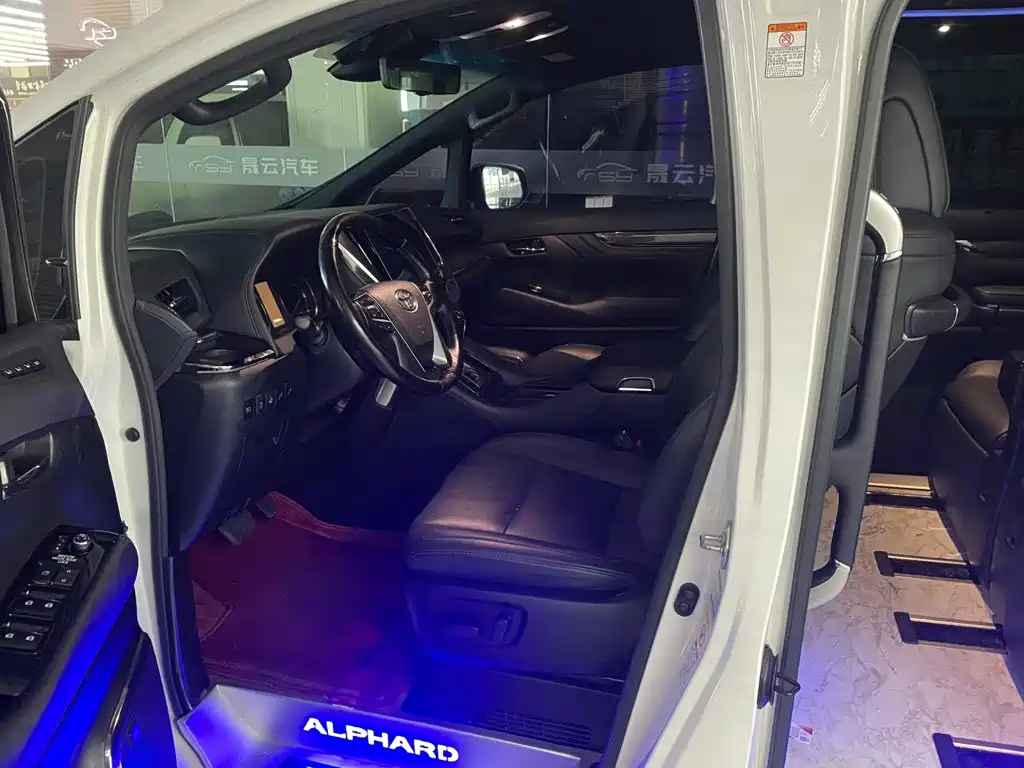 Toyota Alphard 2021 — фото 8