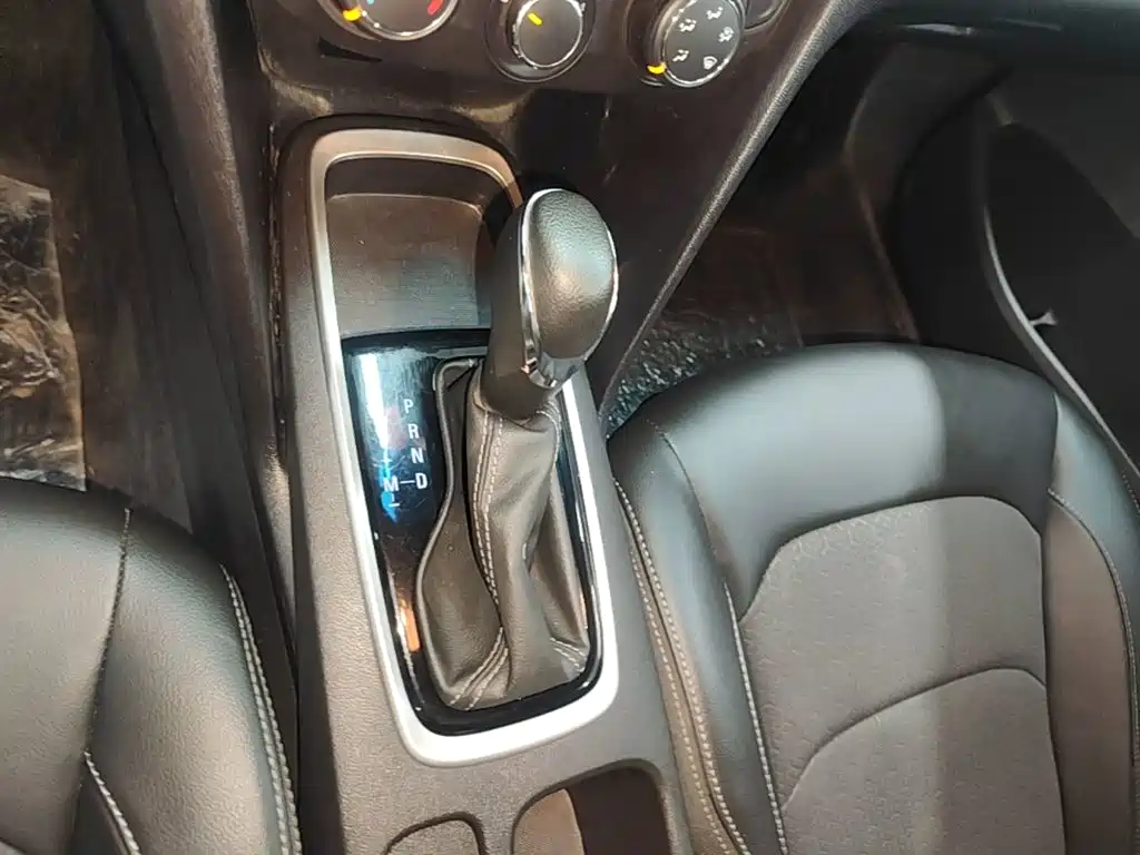 Chevrolet Cavalier 2018 — фото 14