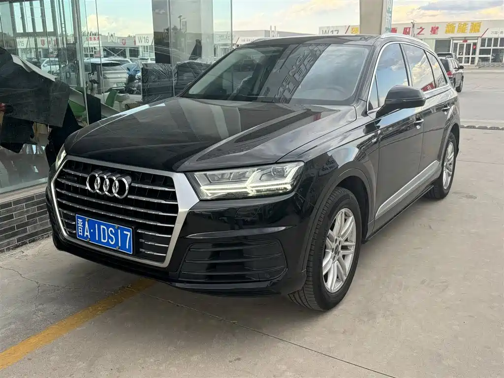 Audi Q7 2019 — фото 1