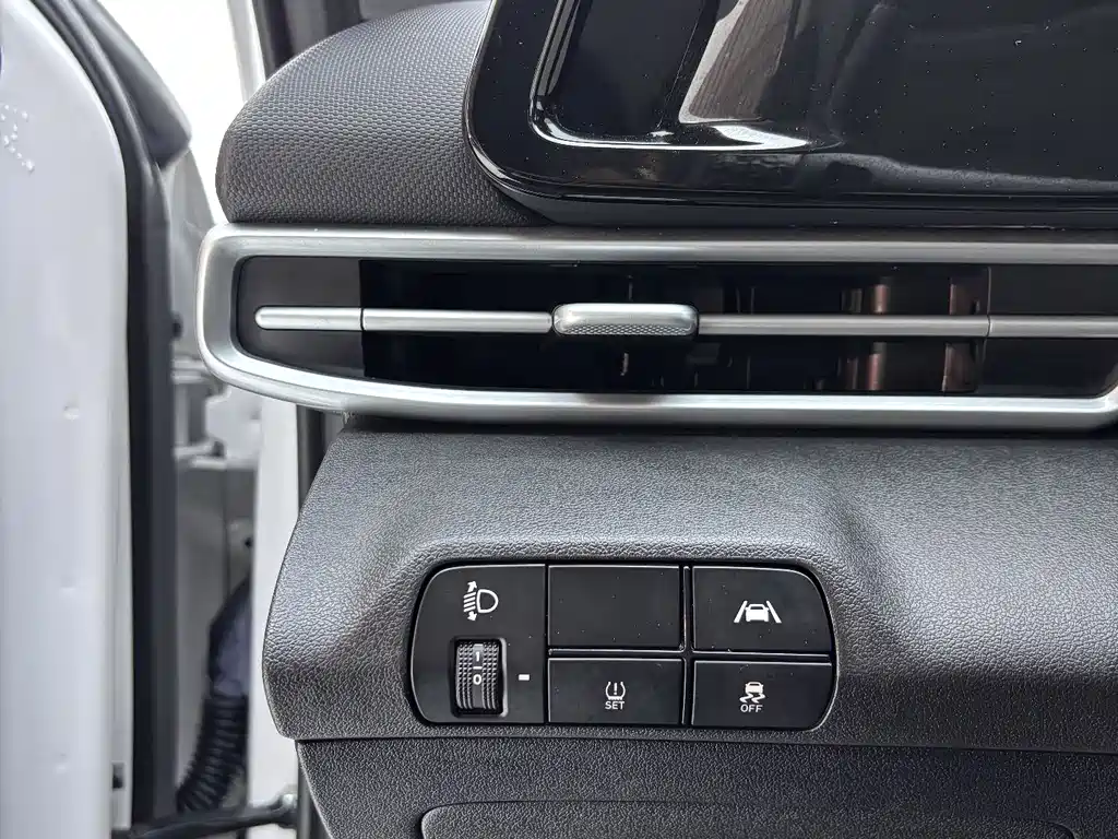 Hyundai Elantra 2023 — фото 14