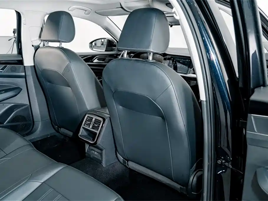 Volkswagen Passat 2025 — фото 19