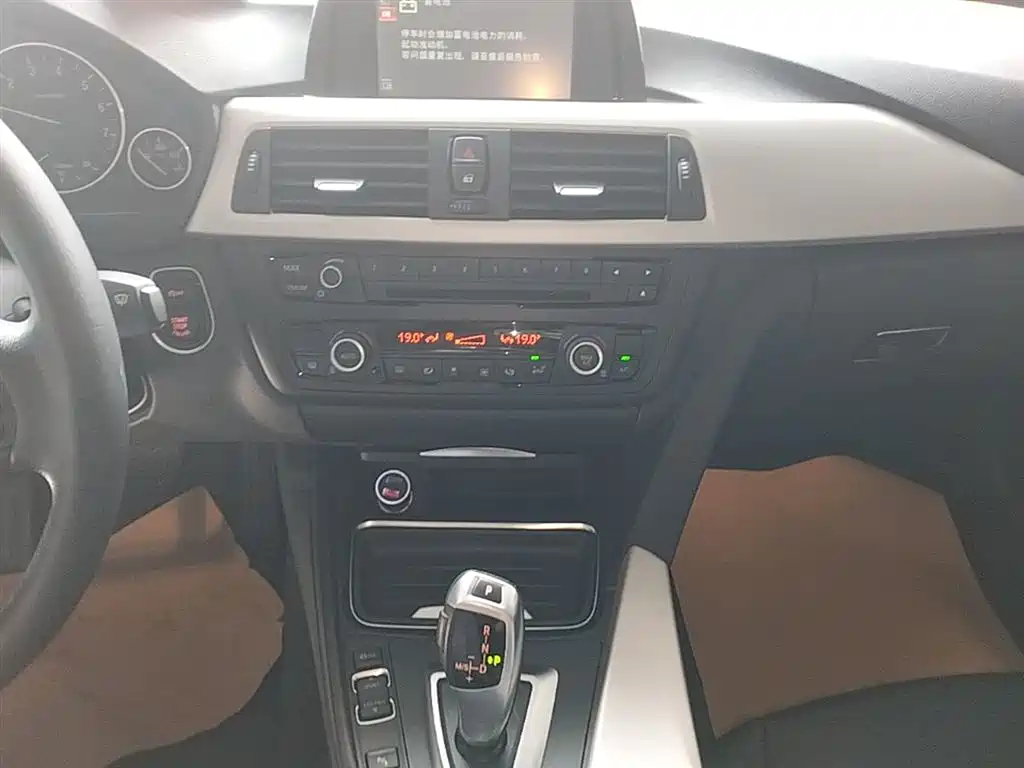 BMW 3 Series 2015 — фото 13
