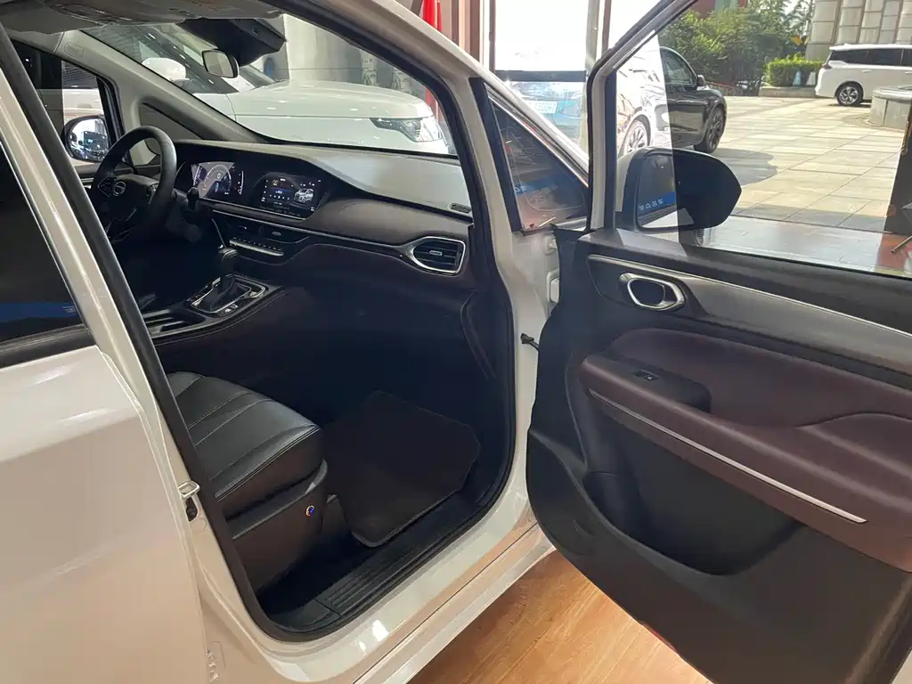 GAC Trumpchi M6 2022 — фото 13