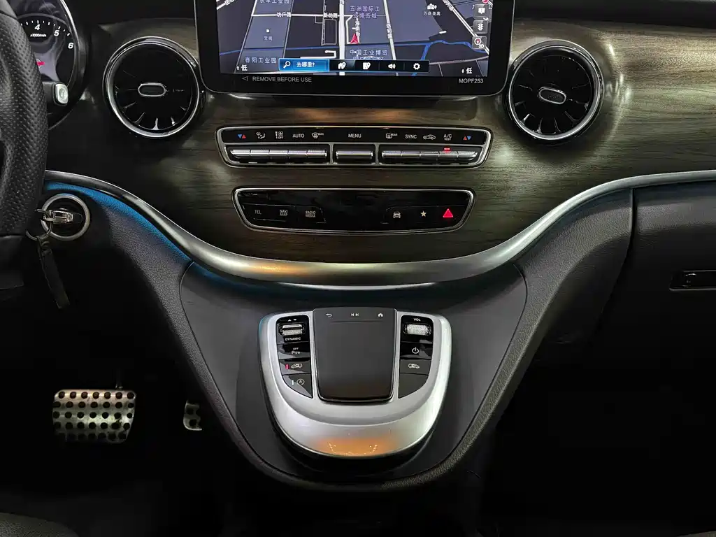 Mercedes-Benz V-Class 2023 — фото 18