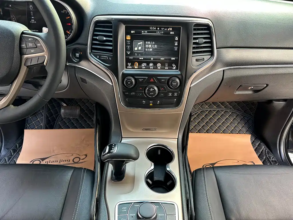 Jeep Grand Cherokee 2015 — фото 12