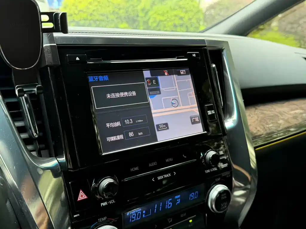 Toyota Alphard 2020 — фото 16
