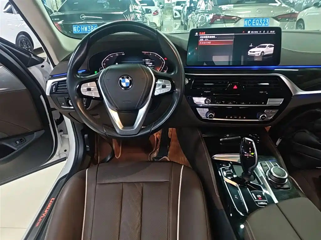 BMW 5 Series 2022 — фото 13