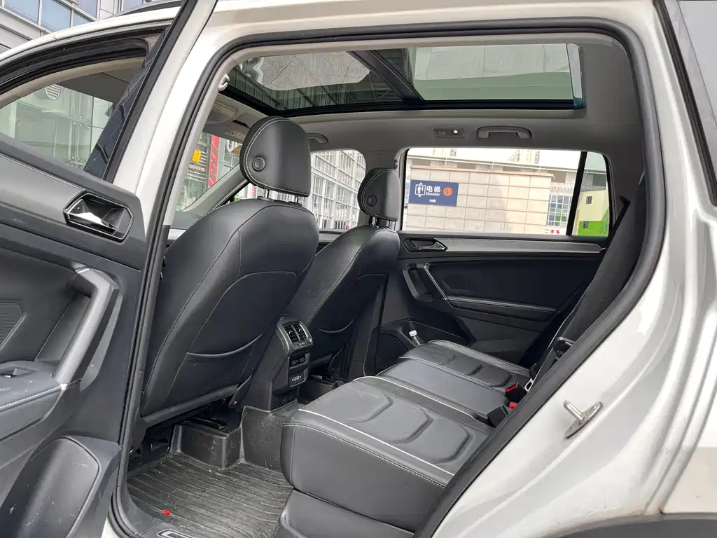 Volkswagen Tiguan L PHEV 2021 — фото 10