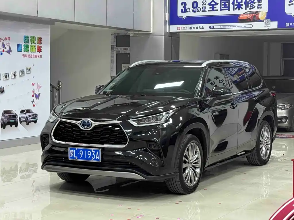 Toyota Highlander 2022 — фото 1