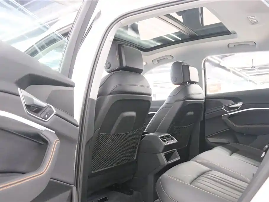 Audi e-tron 2025 — фото 16