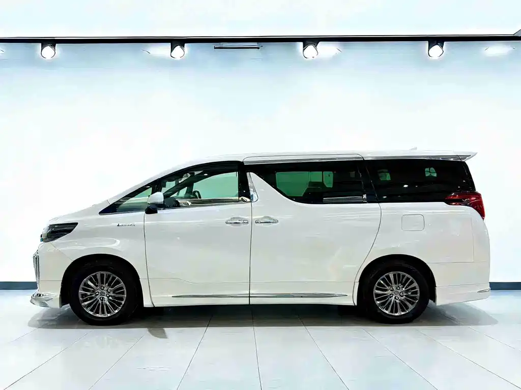Toyota Alphard 2023 — фото 7