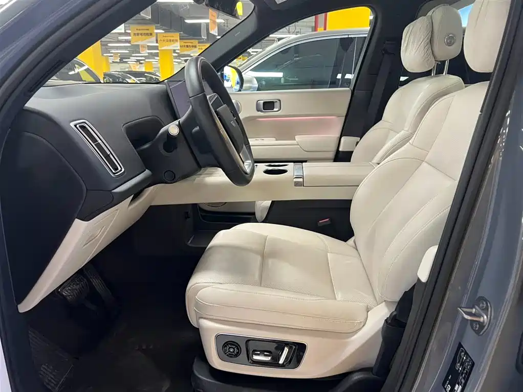 Li Auto Li L8 2025