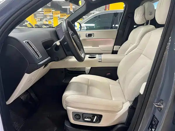 Li Auto L8 2025