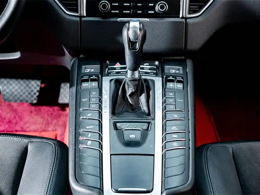 Porsche Macan 2017 — фото 15