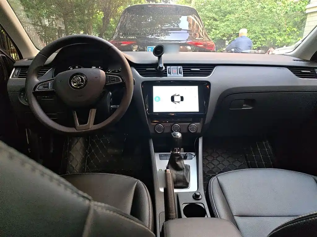 Skoda Octavia 2021 — фото 13