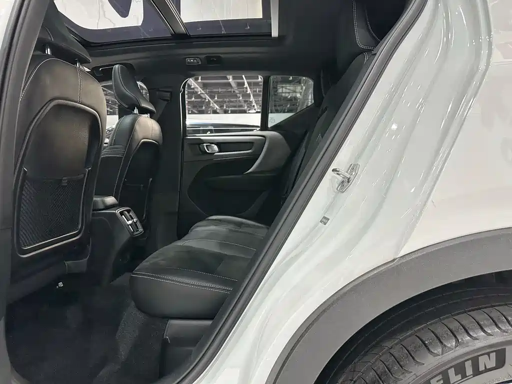 Volvo XC40 2020 — фото 12
