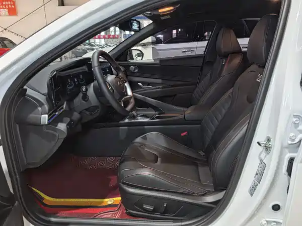 Hyundai Elantra 2023