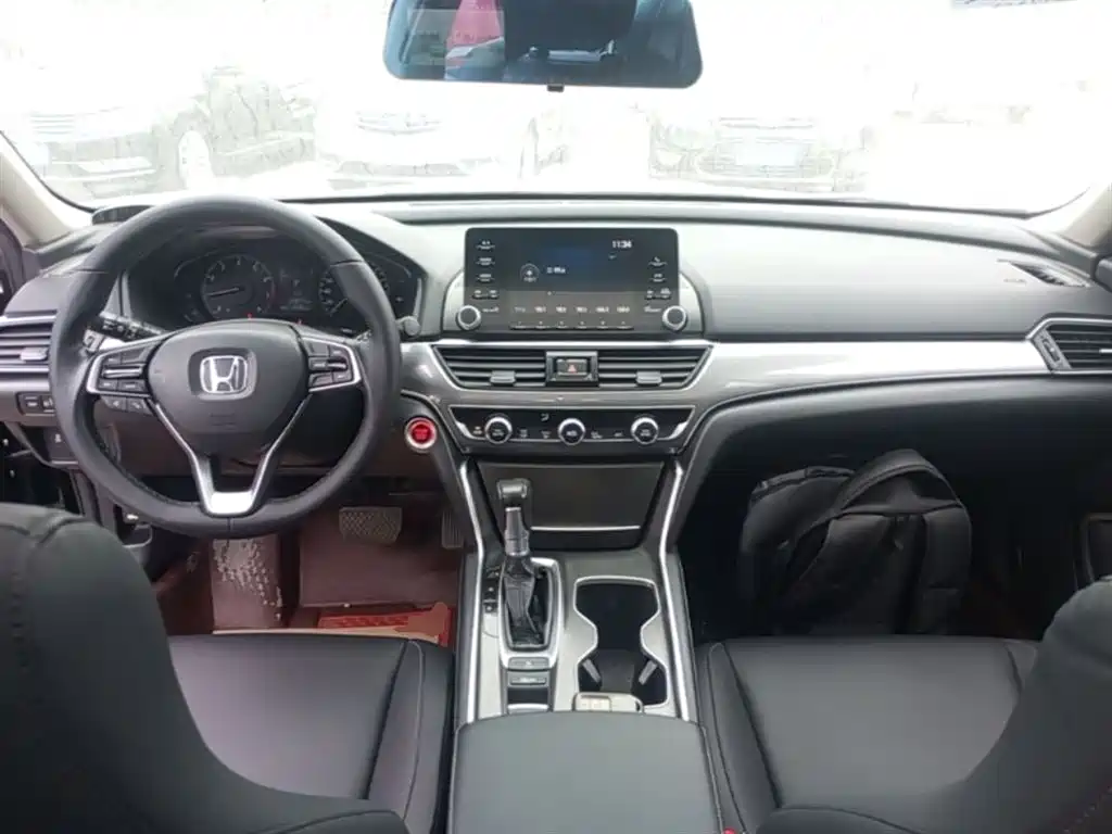 Honda Accord 2018 — фото 10