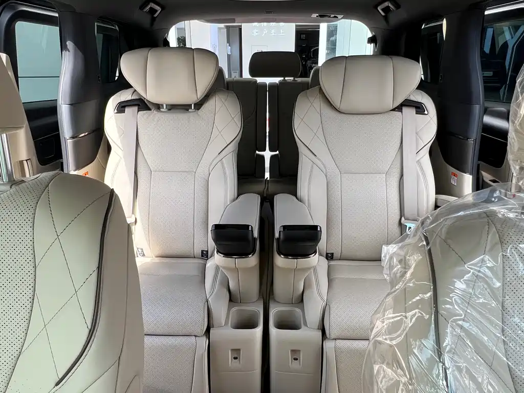 Toyota Alphard — фото 5